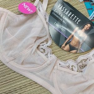 Nwt vassarette underwire bra lace and layers